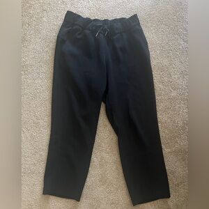 Lululemon Size 6 Black Capri Pants